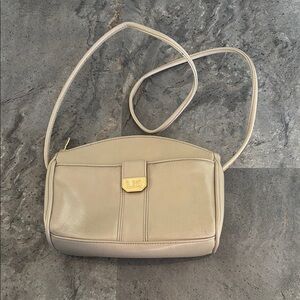 Liz Claiborne Elegant Beige Tan Leather Shoulder Bag, 9 inch long x 7 inch wide
